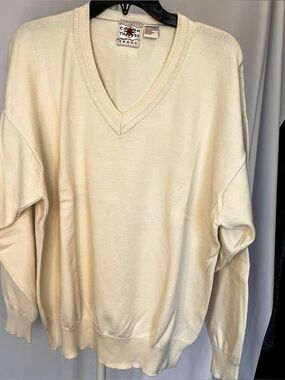 Men’s Cream V-Neck Sweater-size XL